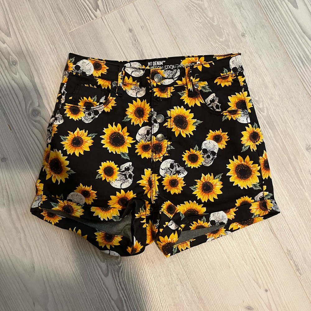 Hot topic shorts